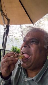 Ashish Vidyarthi Instagram - Maa Banati Thi Aise Methi Ke Parathe 🥹❤️ #paratha #methiparatha #delhi #food #pudinachutney #achaar #westin #reelitfeelit #reelkarofeelkaro #reelsinstagram #ashishvidyarthi #delhifood Delhi