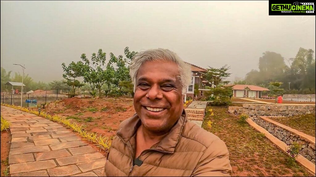 Ashish Vidyarthi Instagram - Film Set Par Drone Ko Dekh Kar Saare EXCITED Ho Gaye 🤩🤓 Watch Full Video On YouTube-Ashish Vidyarthi Actor Vlogs Sakleshpur ki khoobsurat vaadiyon mein subha ki shuruwat hui aur hum nikal pade "Half Pants Full Pants" ke shoot location ki or. In this vlog, you'll get to experience the breathtaking landscapes of this incredible green heaven. I shall show you how we shot the temple sequence scene for HPFP. You'll also meet cute little Ashwanth and the amazing actress Sonali Kulkarni. Catch all behind-the-scenes fun and what all we did between shots. Find out why everyone got excited over a flying drone? Surprisingly, I met a couple who allowed me to drive their motorbike...Gosh! I was excited. Catch this and much more exciting stuff happening in the vlog. I hope you enjoy this episode. Don't forget to like, share, comment and subscribe if you haven't already, I keep sharing my journeys here with you. Cheers and Lots of Love. Alshukran Bandhu, Alshukran Zindagi. #sonalikulkarni #ashwanthashokkumar #ashishvidyarthi #halfpantsfullpants #actorslife #actorvlogs #filmset #shoot #filmshoot #webseries #amazon Bengaluru,Karnataka