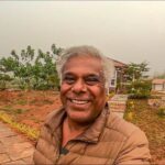 Ashish Vidyarthi Instagram – Film Set Par Drone Ko Dekh Kar Saare EXCITED Ho Gaye 🤩🤓

Watch Full Video On YouTube-Ashish Vidyarthi Actor Vlogs

Sakleshpur ki khoobsurat vaadiyon mein subha ki shuruwat hui aur hum nikal pade “Half Pants Full Pants” ke shoot location ki or. 

In this vlog, you’ll get to experience the breathtaking landscapes of this incredible green heaven. I shall show you how we shot the temple sequence scene for HPFP. You’ll also meet cute little  Ashwanth and the amazing actress Sonali Kulkarni. Catch all behind-the-scenes fun and what all we did between shots. Find out why everyone got excited over a flying drone? Surprisingly, I met a couple who allowed me to drive their motorbike…Gosh! I was excited. Catch this and much more exciting stuff happening in the vlog. 

I hope you enjoy this episode. Don’t forget to like, share, comment and subscribe if you haven’t already, I keep sharing my journeys here with you. 
Cheers and Lots of Love.

Alshukran Bandhu,
Alshukran Zindagi.

#sonalikulkarni #ashwanthashokkumar #ashishvidyarthi #halfpantsfullpants #actorslife #actorvlogs #filmset #shoot #filmshoot #webseries #amazon Bengaluru,Karnataka