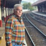 Ashish Vidyarthi Instagram - I love to travel... Do you? If yes send a heart ♥. #fiftypluszindagi #avidminer #actorslife Moment clicked by @umesh.des15 Aviemore railway station