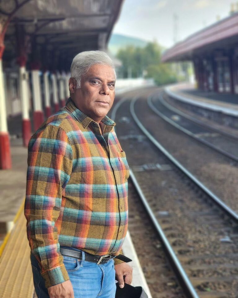 Ashish Vidyarthi Instagram - I love to travel... Do you? If yes send a heart ♥. #fiftypluszindagi #avidminer #actorslife Moment clicked by @umesh.des15 Aviemore railway station