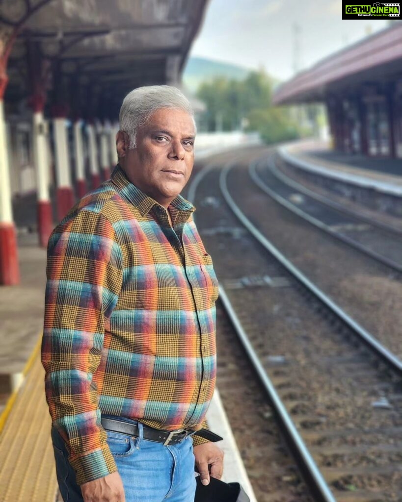 Ashish Vidyarthi Instagram - I love to travel... Do you? If yes send a heart ♥. #fiftypluszindagi #avidminer #actorslife Moment clicked by @umesh.des15 Aviemore railway station