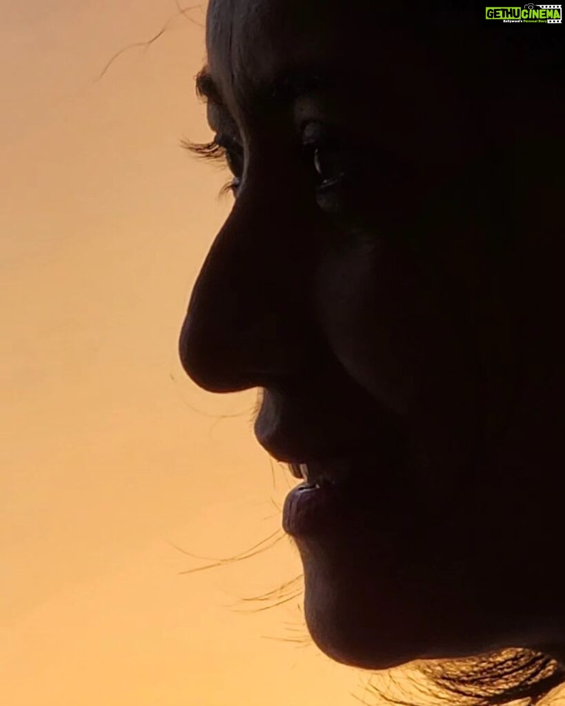 Ashish Vidyarthi Instagram - A moment captured even as the Sun set in Kannur last evening. I loved the glisten in her eyes and her lashes against the orange sky. @ru.pa.li.73 clicked on the Samsung S23. No Instagram filter has been used. @samsungindia @samsungmobile Seashell , Haris Beach Home