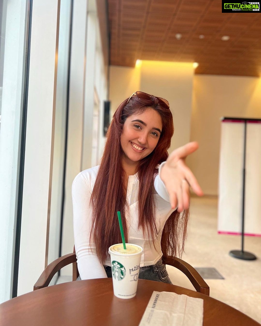 Ashnoor Kaur Instagram - A day so brew-tiful🧋👀