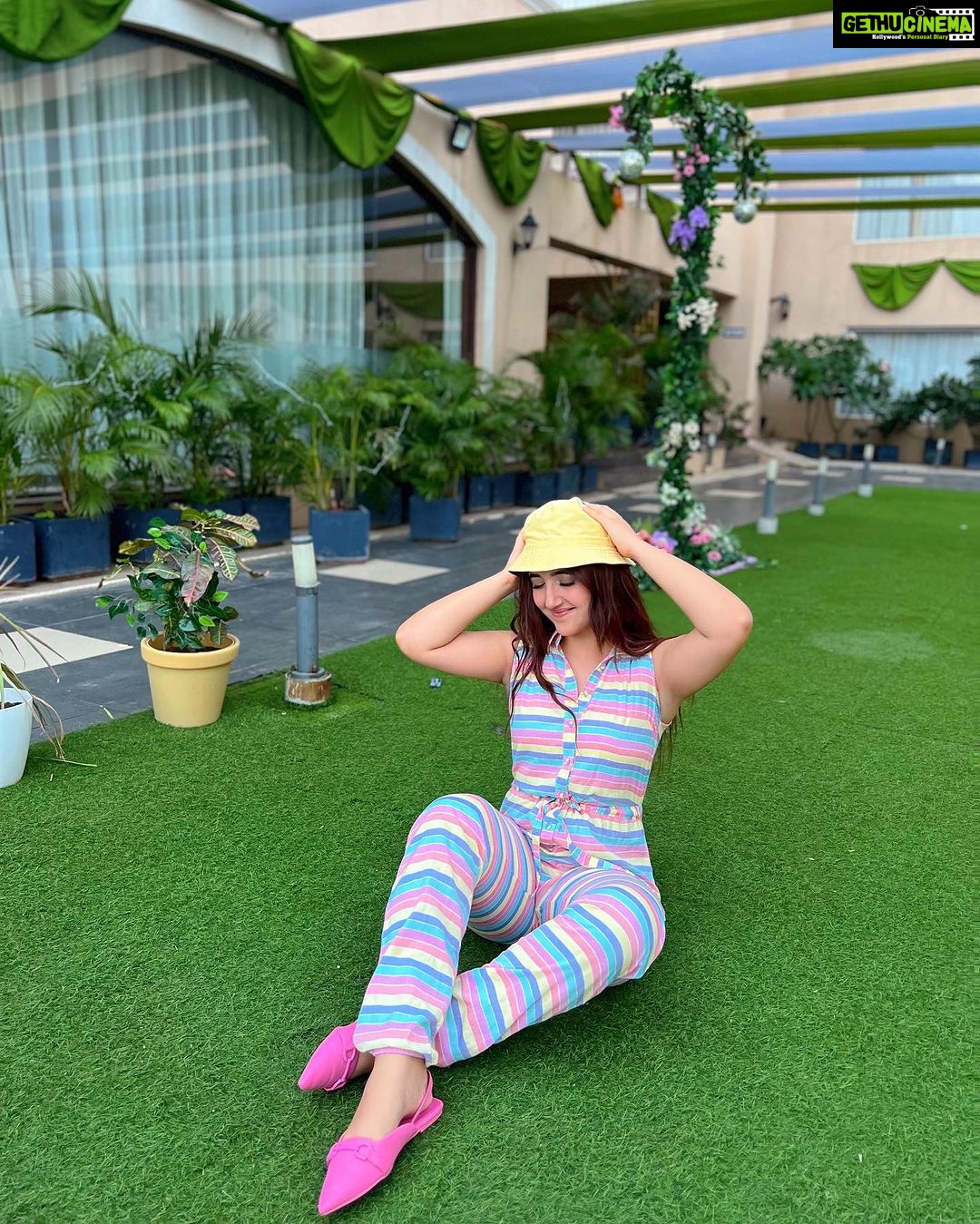 Ashnoor Kaur Instagram - Lil’ dose of happiness🎀🤍🍬 . . . . . Wearing @howwhenwearclothing