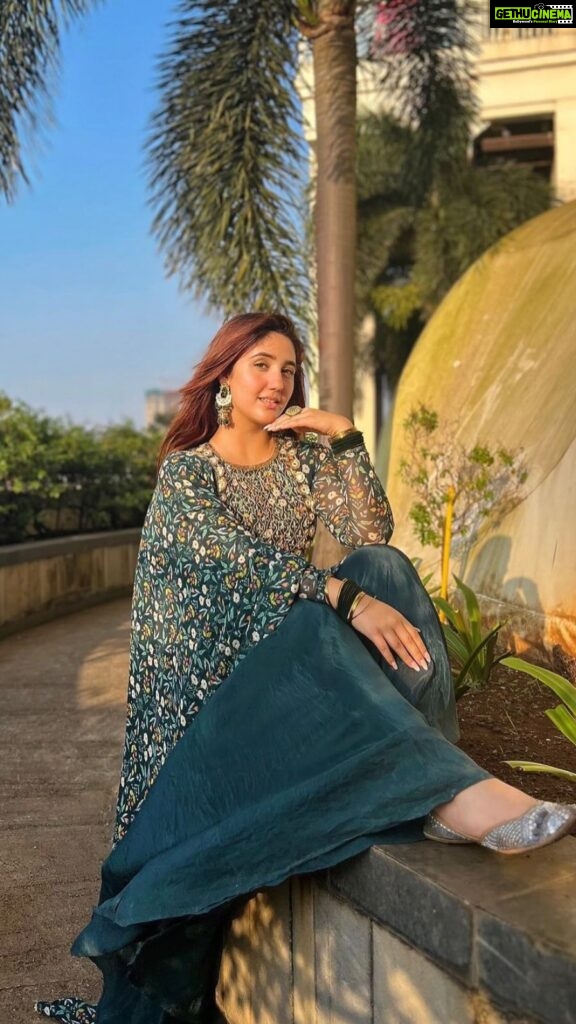 Ashnoor Kaur Instagram - Flaunting my Indianess🪞🪕✨ . . . Wearing @redpine_designs