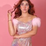 Ashnoor Kaur Instagram - Who set my mood my shuffle?👀🎀