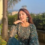 Ashnoor Kaur Instagram - Aitabar nahi ehtiyat kijiye🪞🪷✨