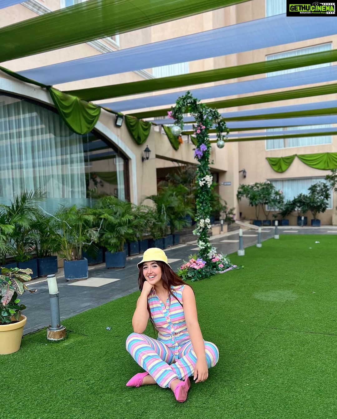 Ashnoor Kaur Instagram - Lil’ dose of happiness🎀🤍🍬 . . . . . Wearing @howwhenwearclothing
