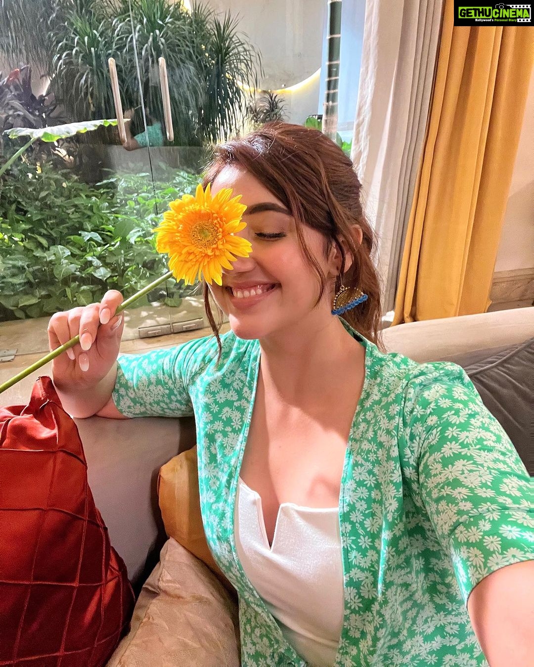 Ashnoor Kaur Instagram - Face where thou light pours in🌱🤍