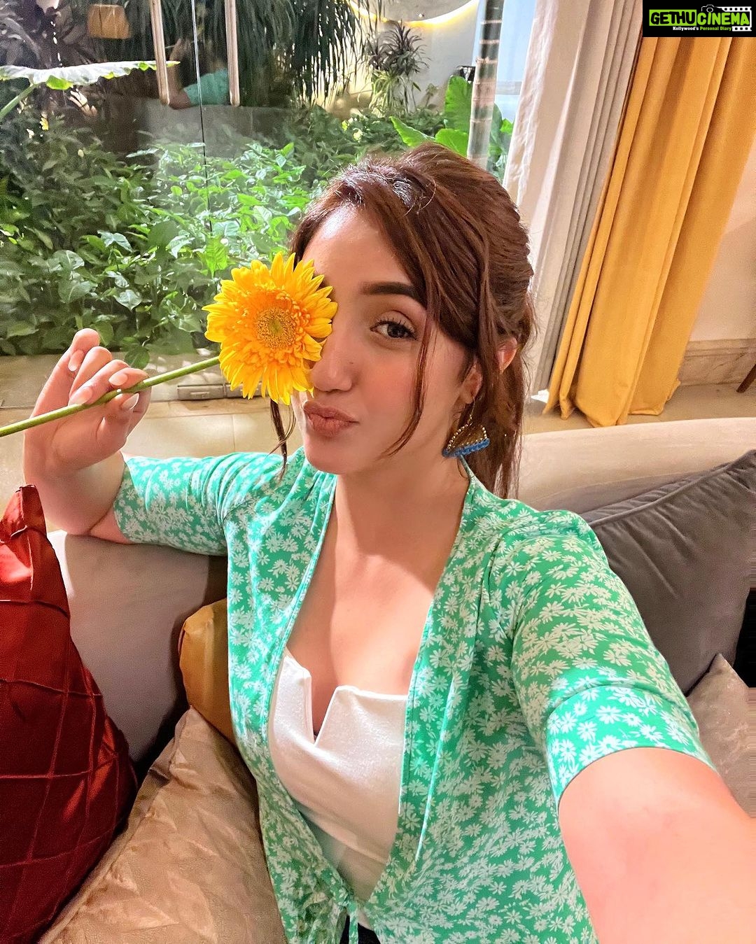 Ashnoor Kaur Instagram - Face where thou light pours in🌱🤍