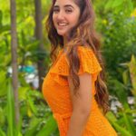 Ashnoor Kaur Instagram - Cover me in sunshineeee🌻💛🌞🐥