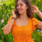 Ashnoor Kaur Instagram - Cover me in sunshineeee🌻💛🌞🐥