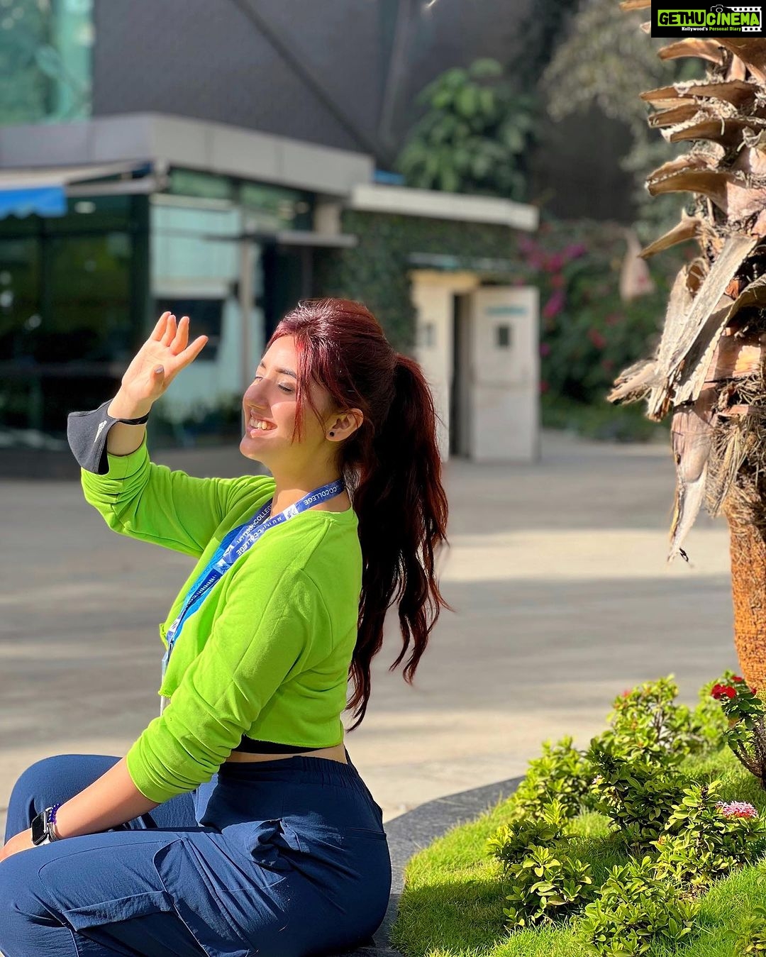 Ashnoor Kaur Instagram - Senior szn👀🧚🏻 #CollegeLife