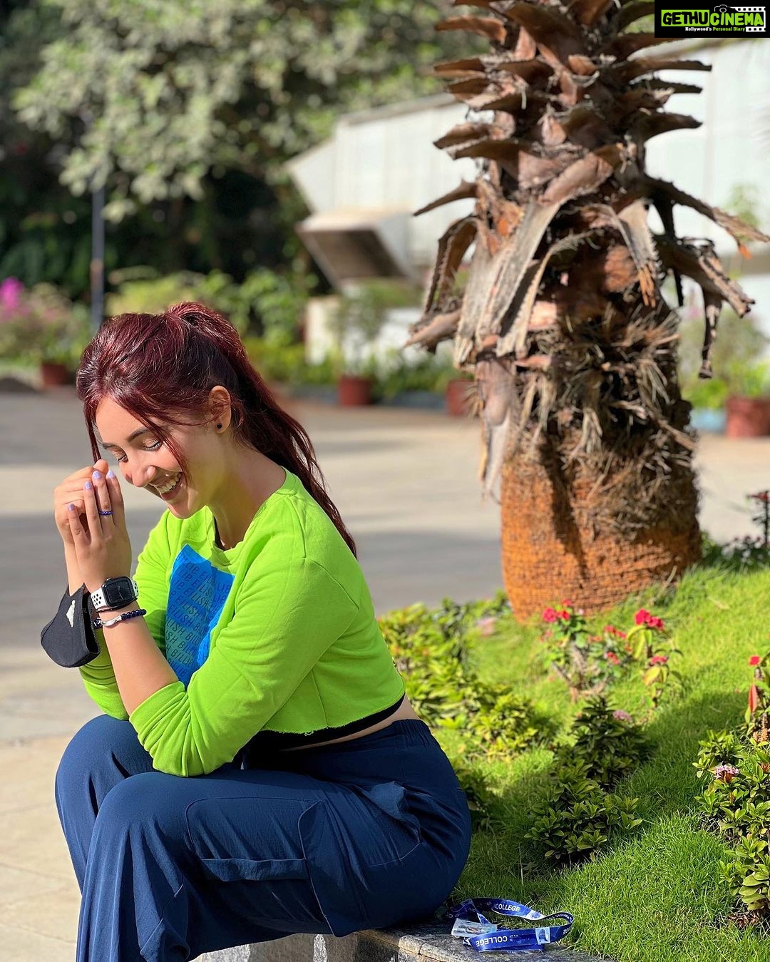 Ashnoor Kaur Instagram - Senior szn👀🧚🏻 #CollegeLife