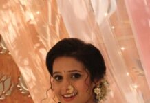 Astha Agarwal Instagram - Pehli baar this #avtaar #marathi #mulgi #navari #saree . . . . #dance #lavni #twist #ghumhaikisikeypyaarmeiin #ghkkpm #bts #makeuproom #diaries #ontheset #youtuber #2023 #aboutastha