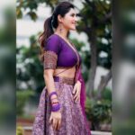 Athulya Ravi Instagram - Purple is the new hue in town !! #purplevibes #purplelove #happysunday sweethearts 💜 👗 @savinidii_official 📸 @johnferriphotography M&H @mua_vijisharath Accessories @deepagurnani
