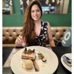 Avantika Khatri Instagram - Finally got to dig-in this sumptuous Tiramisu and all other fabulous Italian delicacies. 🇮🇹 Happy Happy Me ! 😍 . #KudiAK #AK #italian #food #tiramisu#alfredo #fettuccine #caramelisedonions #filledcheesebread #pizza #favourite #cuisine #foodfanatic #foodporn #avantika #khattri #filmmaker #mumbai #pune #india #takemewhereloveis #bollywoodactress #producer #actress #filmdirector #filmmaker #pictures #celebrity #avantikakhattrilatestpics #avantikakhattri @directors_visions @avantikakhattri India