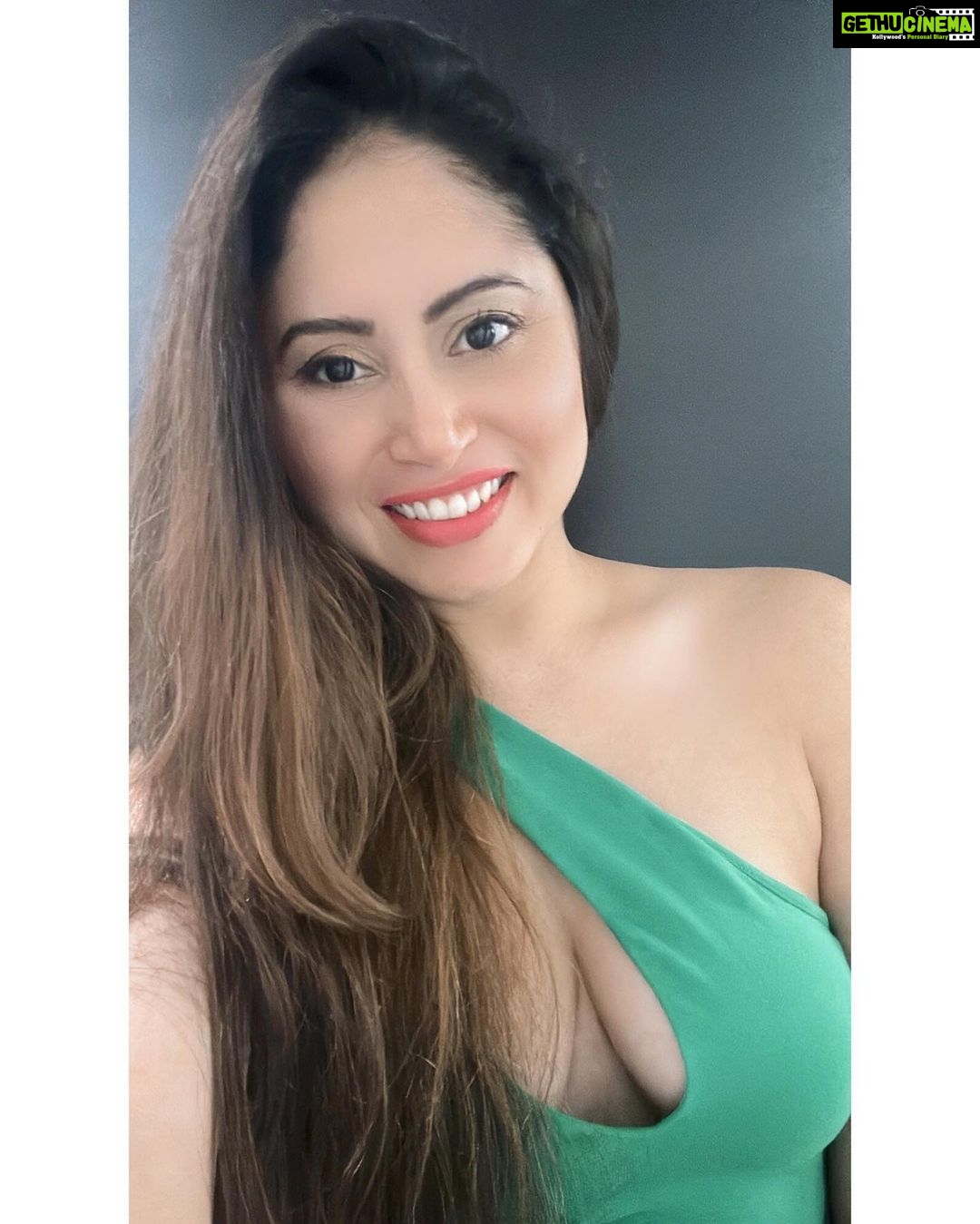 Avantika Khatri - 15.1K Likes - Savings a/c मे confidence जमा करके रखा है मैंने । एक और बात जो ज़ेहन मे है.. Everybody worships. The only choice is what we worship. Some people kneel to money. Some to power, to intellect. 💭
.
#KudiAK #AK #baatkosamjho #ekhezindagihai #jaise #jeena #chahte #ho #waise #jeeyo #dark #realities #of #life #avantika #khattri #filmmaker #mumbai #pune #india #takemewhereloveis #bollywoodactress #producer #actress #filmdirector #filmmaker #pictures #celebrity #avantikakhattrilatestpics #avantikakhattri @directors_visions @avantikakhattri