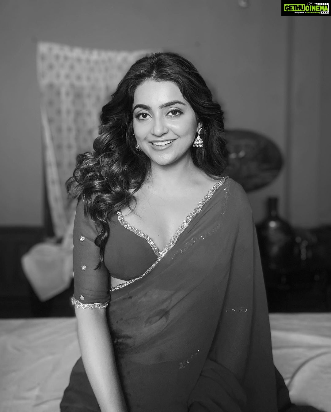 Avantika Mishra Instagram - Seen the trailer of #Athidhi yet? Link in bio. 🚪🔥🤫