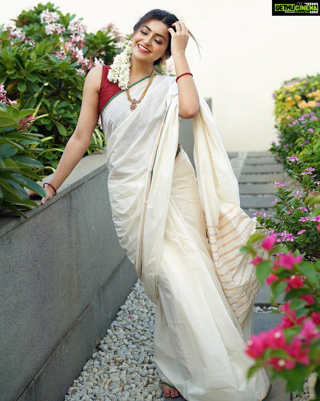 Avantika Mishra - 31.9K Likes - 🤍🍚🌸
.
.
Shot and styled by my Malayali duo @dxgphotographer @keerthysampath 🤗
Saree and jewellery by @avyaali
Makeup by @luxefacebyanitha
Hair by @makeupbyshyamala
#Onam2023