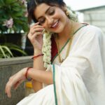 Avantika Mishra Instagram - Wishing my Malayali friends a bountiful and joyful Onam celebration. From Pookkalam to Payasam, indulge in the richness of #Onam traditions. 🍚🌸 . . Shot and styled by my Malayali duo @dxgphotographer @keerthysampath 🤗 Saree and jewellery by @avyaali Makeup by @luxefacebyanitha Hair by @makeupbyshyamala
