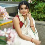 Avantika Mishra Instagram - 🤍🍚🌸 . . Shot and styled by my Malayali duo @dxgphotographer @keerthysampath 🤗 Saree and jewellery by @avyaali Makeup by @luxefacebyanitha Hair by @makeupbyshyamala #Onam2023