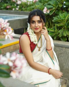 Avantika Mishra Instagram - 🤍🍚🌸 . . Shot and styled by my Malayali duo @dxgphotographer @keerthysampath 🤗 Saree and jewellery by @avyaali Makeup by @luxefacebyanitha Hair by @makeupbyshyamala #Onam2023