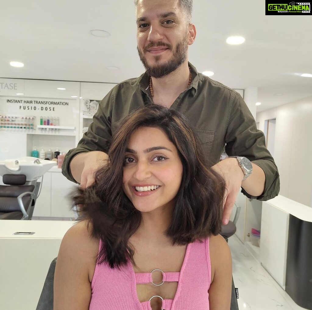 Avantika Mishra Instagram - My year of saying YES to everything. Hello, new hair! ✂ 😄 Thank you @georgeschalhoub_hair @maneasalon for making the entire process such fun 🤗