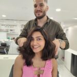 Avantika Mishra Instagram – My year of saying YES to everything. Hello, new hair! ✂️ 😄 

Thank you @georgeschalhoub_hair @maneasalon for making the entire process such fun 🤗