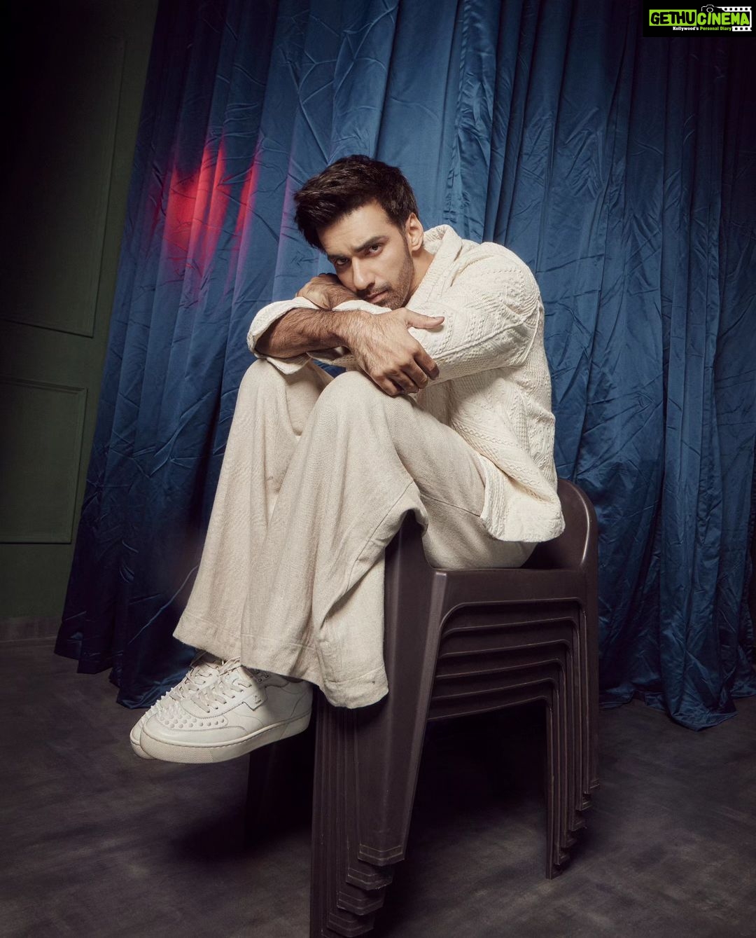 Avinash Tiwary Instagram - Deep Into the Vastness Staring,Long i stood there, wondering, fearing,doubting,dreaming dreams no mortal ever dared to dream Zeus disguised as a Swan. Every will of Zeus be accomplished. Outfit - @hm Shoes - @louboutinworld _______ Style by - @who_wore_what_when Photography - @mohitvaru Makeup - @esther_hmu Hairstylist - @sunny.lisboa
