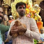 Avinash Tiwary Instagram – Blessings of the Vignaharta 🙏🏻🙏🏻
Thank you for the all the love🤗🤗
#lalbaughcharaja #mumbaicharaja