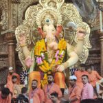 Avinash Tiwary Instagram - Blessings of the Vignaharta 🙏🏻🙏🏻 Thank you for the all the love🤗🤗 #lalbaughcharaja #mumbaicharaja