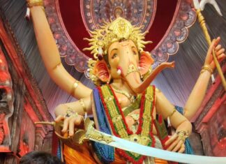 Avinash Tiwary Instagram - Blessings of the Vignaharta 🙏🏻🙏🏻 Thank you for the all the love🤗🤗 #lalbaughcharaja #mumbaicharaja