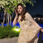 Bhagyashree Instagram – What Jhumka ?

Not becoz its trending but becoz I absolutely adore  Alia’s expressions… too cute.
Much love❤️ @aliaabhatt 

#jhumka #lovethesong #reelfeel
Hair @nadeemkhan.hair