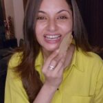 Bhagyashree Instagram - #tuesdaytipswithb Bay leaves / Tej patta is used ofcourse to add flavor and aroma to food. But burning the bay leaves releases some chemicals that reduce anxiety, stress and fatigue. Similar to the effects of lavender essence , the chemical that is released is called linalool and is known to calm your senses and bring relief. #tuesdaytip #anxiety #stressfree #easytips #bayleaves #olfactorysenses