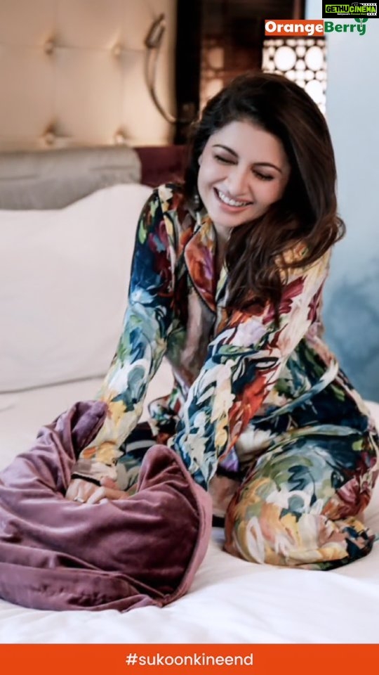 Bhagyashree Instagram - #tuesdaytipswithb A good therapeutic sleep can help you restore balance to your body. I highly recommend using a harder mattress rather than the soft ones. I know they look cushiony and comfy but they do not give your spine the support it needs. A mattress with a memory foam helps to adapt to your body structure, takes away the pressure, gives you relief while it aligns … that what we all require. Stress both mental and physical need to be eliminated when we sleep. The doctor-recommended Orange berry mattress does just that, it reduces orthopedic stress that can cause pains and aches and inevitable postural defects. So to repair, restore, and rejuvenate myself… I sleep well. I sleep on Orange berry. #sukoonkineend #sleep #sleepwell #mattress