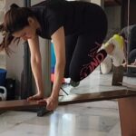 Bhagyashree Instagram - #tuesdaytipswithb Cardio should be an essential part of your workout. Not only is it a calorie burner but it also tests the optimum condition of your heart. Its like a stress test which helps you ascertain how well your levels of stamina and endurance are... and it can help you push to achieving a higher goal... specially during any sports training. However, make sure you never begin any cardio workout without a go ahead from your doctor and under proper supervision and guidance of a trainer. . #functionaltraining #workout #cardio #workoutmotivation #coreworkout #exercise #corestrength #legworkout #workoutmotivation #fitnessmotivation #bestrong #fitness #domorebemore #exercise #muscles #health #flexibility #mobility #strengthtraining
