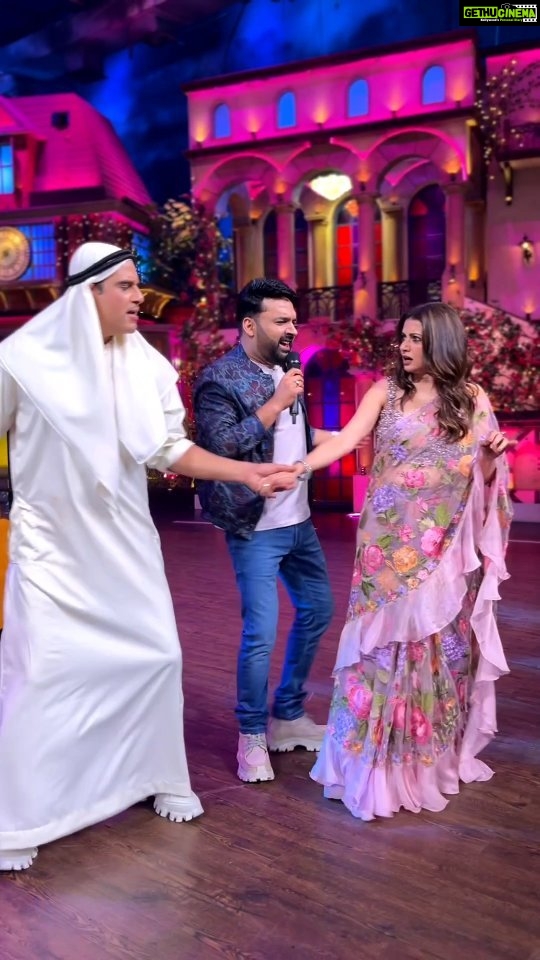 Bhagyashree Instagram - Bawaal ya Dhamaal ? Aap decide kijiye... what do you think🤪 #funmood #funreels #laughteristhebestmedicine #kapilsharmashow