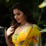 Bhagyashree Instagram - Out of the shadows..... be your own sunshine. #beyourownkindofbeautiful #sundaymood☀️ #shinebright #sunshinegirl #lovethelook @abarantimelessjewellery