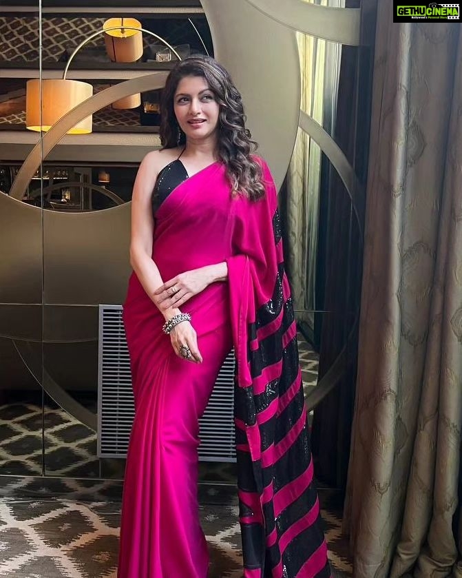 Bhagyashree Instagram - Fuchsia: Never doubt the power of pink !! #pink #shockingpink #sarilove #style #lovethecolor Stylist - @roshni0819 Outfit - @swtantraofficial X @entertainmenttleo9