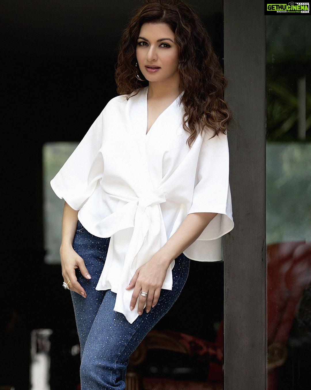 Bhagyashree Instagram - I believe...in magic, in angels, in new beginnings, in unwritten stories, in adventures, in imperfections, in my heart's desires and my mind's imaginations....I believe in ME !! I meet many people who have crumbled, changed compromised, conceded to accept circumstances that severed their dreams, ambitions, passion and even their hopes. But I tell them to gather strength from a simple belief in themselves. You don't need others to validate who you are and want to be. When one door closes, another opens. Whatever happens was meant to be, but that should not destroy your vision or ability. Decisive disciplined determination that is dedicated n diligent will always bear fruit. The MAGIC of BELIEF. #bethewomanyouwanttobe #believeinyou #beyourownkindofbeautiful #believeachieveinspire #believe