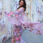 Bhagyashree Instagram – Phool khile hein gulshan gulshan.🌻🌸🌼🌹🥀🌷
.
.
#sarilove #designersarees #shootmode 
@makeupartistkarishmabajaj 
@vhairforu 
@rochelledsa
📷 @maverickideaz
Outfit – @nikita.vishakha @dewandbloom
Jewellery – @koharbykanika
Styling – @rochelledsa @anishagandhi3 
Styling assistant – @baharberii