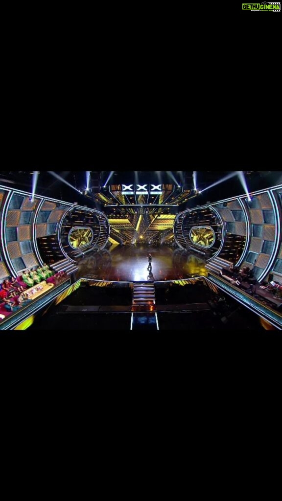 Bhagyashree Instagram - Humare top 7 ka hausla badhane aaj aa rahe hai Bollywood divas Bhagyashree, Nimrat Kaur aur Radhika Madan. Zaroor dekhiye #IndiasGotTalent, aaj raat 9:30 baje, sirf #SonyEntertainmentTelevision par. #IndiasGotTalentOnSonyEntertainmentTelevision @kirronkhermp @fremantleindia @theshilpashetty @badboyshah @bhagyashree.online @nimratofficial @radhikamadan