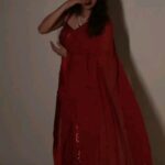 Bhagyashree Instagram - Yeh dono hein alag alag Yeh dono hein juda juda, Banti hein kabhi donoki, Kabhi rehte hein khafa khafa. Lekin mane ya na mane Hein to ek ke hi chatte-batte Aai ga , Aai ga, Uff Ma, Mummy aaali re aali (Please sing this with the tune of ladki dekhi, mooh se ceeti🤪😉😅) Every day is Mother's Day !! #mothersday #mykidsmyworld #daughterlove #sonlove So different, yet the same.