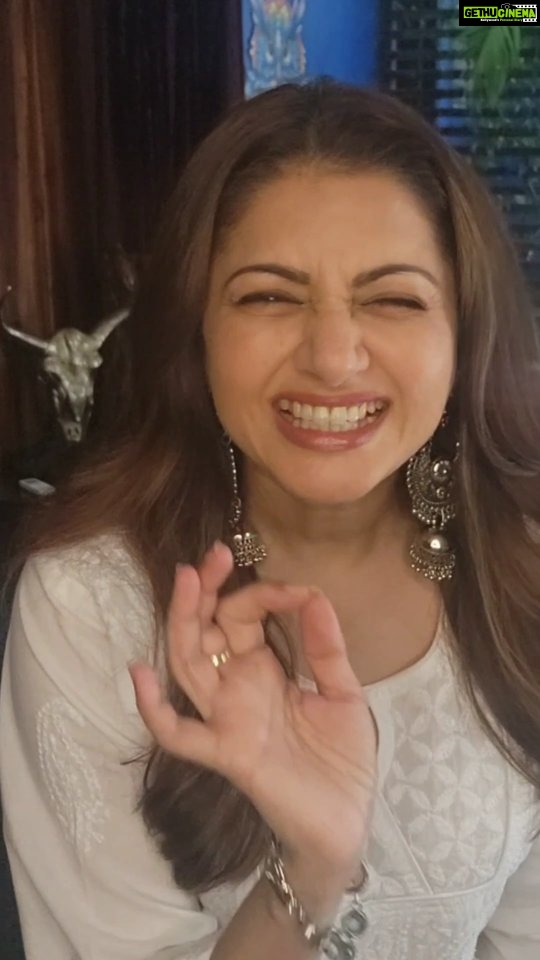 Bhagyashree Instagram - #tuesdaytipswithb Summer sets in and you need relief !! These little seeds are known for their cooling effect. Just soak them for 20mins in water and they are ready.. mix them in sharbat, nimbupani, decorate your drinks, milkshakes, desserts. They have all the essential minerals and salts required to combat heat. Pottasium, calcium, magnesium, folate, and fibre. Ideal for weightwatchers giving you a feeling of fullness. It is also an excellemt solution to avoid UTI, which usually happens when u are dehrdrated. #healthytips #health #everydaytips #sabjaseeds #healthfood #diet #weightloss #foodhacks #foodoftheday #nutrition #healthyfood #healthhacks #goodhealth #eatwell #nutritious #womenshealth