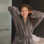 Bhagyashree Instagram – #tuesdaytipswithb 

Sleep is the most essential form of rejuvination… both mind n body.
But sometimes, stress takes a toll.

So if you find that you have lost your morning glow … just ICECREAM.

A simple 10minute routine that will awaken your senses, reduce swelling & inflamation, also increases blood circulation and reduces wrinkles and acne.
Do this as a simple morning routine before you use your moisturizer.
#tuesdaytip for today is ice cream….. ice and cream.

# icecream #morningroutine #face #betterskin  #skincareathome
