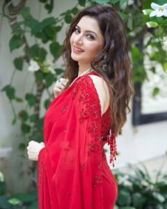 Bhagyashree Instagram - Cherry Me !
.
.
.
#cherryred #red #sarilove #ready #filmfarered #redcarpet
💄@elvismakeupartist
💇‍♀️ @iosiswellness
📷 @akshayphotoartist
👗 @nitikagujralofficial
Styling - @rochelledsa & @anishagandhi3