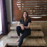 Bhagyashree Instagram - #tuesdaytipswithb Bunions ! For the longest time I didnt even know I had them or even why they happen... but learning about them I have learnt to avoid the pain. These are simple exercises done everyday that could help you alleviate your suffering. Hope they help. Long hours of standing, wrong posture while standing/walking and closed shoes are some of the causes for bunions to appear... so try and reduce them. #bunions #exercises #tipsforhealth #painreduction #painmanagement #painfreeliving