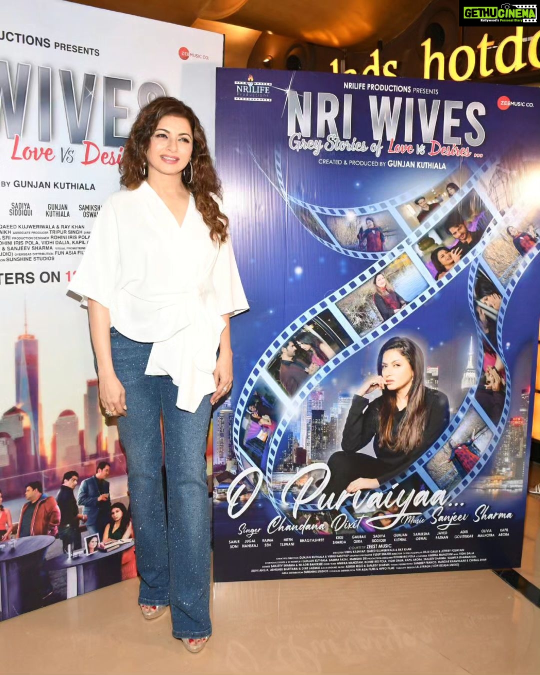 Bhagyashree Instagram - The greatest happiness.. when your daughter comes to support n encourage you. Thank you sweetheart❤️🥰 @avantikadassani At the trailer launch of #Nriwives at @pvrjuhu with the team. #film #filmposter #trailer #trailerlaunch